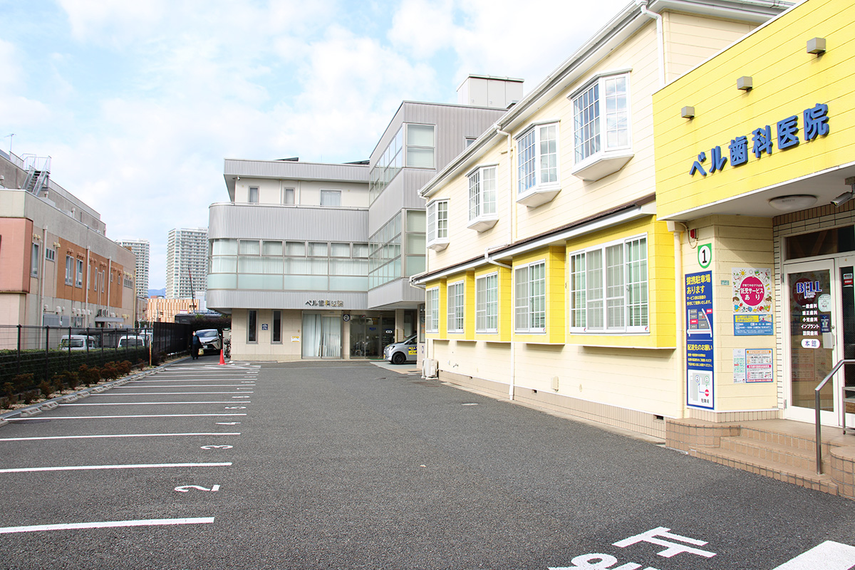 ベル歯科医院 敷地内駐車場 全体（11台分）
